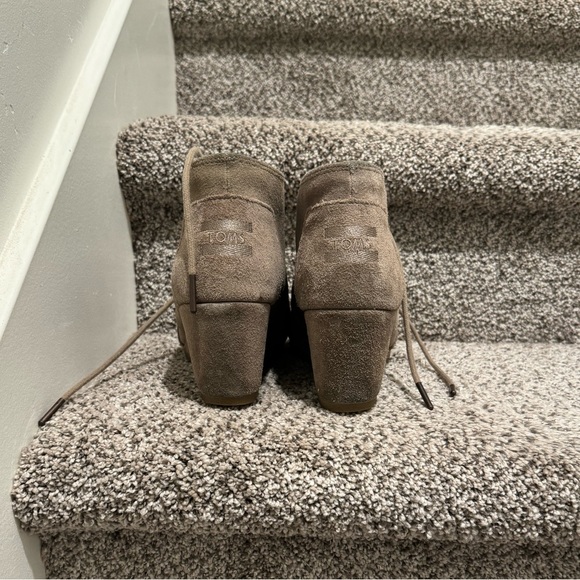 Toms wedge heels. Tan. Size 7. Good condition. - Picture 2 of 4